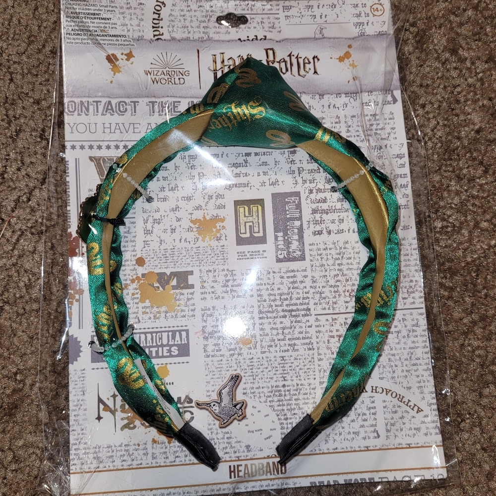NWT! Warner Bros. Harry Potter Green and Gold Headband